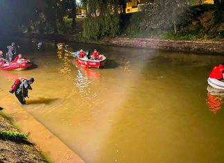 Persoană căzută în Bega, căutată de pompieri cu bărcile