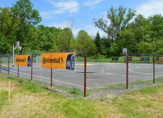 Învățământul, sănătatea și mișcarea, printre prioritățile Continental Anvelope Timișoara. Compania timișoreană a refăcut terenul de sport al Liceului Silvic.