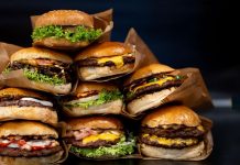 Explorând Aromele Urbane: Ce Face Unică Experiența la Papa’s Burger?