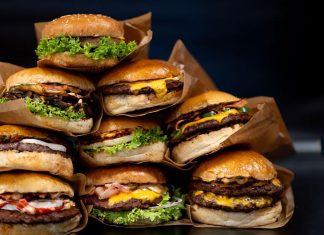 Explorând Aromele Urbane: Ce Face Unică Experiența la Papa’s Burger?