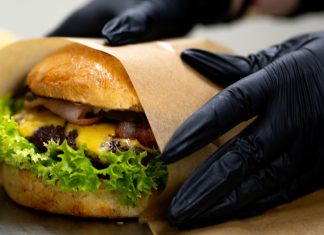 Mai mult decât mâncare: ce face Papa’s Burger locul preferat al studenților pentru o experiență culinară completă ?