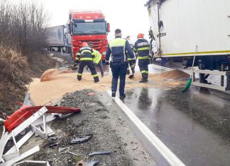 Un nou accident blochează traficul rutier pe Coșava (foto)