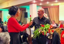 Sute de persoane au venit la Biarena Sânandrei pentru a sărbători Ziua Femeii