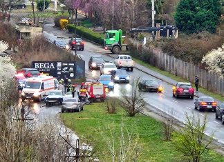 Inconștiență la volan : un bărbat de 56 de ani a ajuns în spital după ce a produs un accident auto în Calea Lipovei