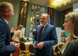 Asigurările în relație cu mediul academic, medicina și mediul de afaceri