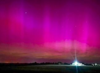 Aurore impresionante pot fi văzute la noapte și mâine noapte pe cerul Banatului