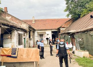 Acțiune de amploare a polițiștilor locali pe strada Pop de Băsești, unde 32 de persoane locuiau abuziv în cinci clădiri transformate în focare de infecție