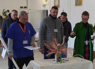 OUT OF THE BOX – 32 de deținuți au făcut artă. Vernisaj cu participarea lor