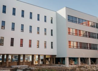 FOTO Așa artă șantierul campusului „Lenau”, situat în zona Oituz. Muncitorii au finalizat prima fațadă din curtea interioară