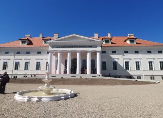 Conacul Mocioni, un simbol al Banatului, reintră de azi în circuitul turistic (foto)