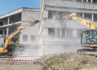 GALERIE FOTO A început demolarea ruinelor de pe Calea Torontalului pentru construirea Institutului Oncologic din Timișoara