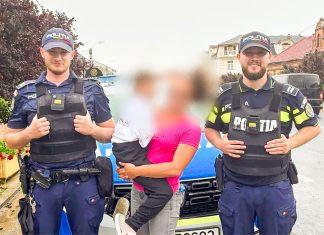 O fetiță de 6 ani, speriată de furtună, protejată de polițiștii din Timiș