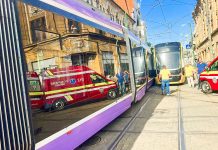 Accident de tramvai în Timișoara: 25 de persoane implicate, trei victime evaluate la fața locului