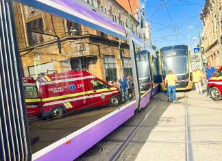 Accident de tramvai în Timișoara: 25 de persoane implicate, trei victime evaluate la fața locului
