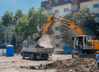 Primăria Timișoara demolează garajele vechi și creează parcări moderne cu spații verzi în Aradului, Lipovei și Martirilor