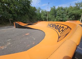 Surpriză pentru comunitatea de skate, BMX și role din Timișoara. Hornbach a donat un pumptrack, amenajat în parcul din Calea Aradului