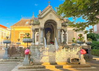Monumentul dedicat Sfintei Fecioare Maria din Piața Maria Timișoara
