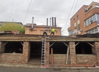 Teraslele restaurantelor Dinar și Joy Pub, demolate pentru extinderi ilegale pe trotuar