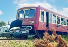 Impact violent cu trenul la o trecere nesemaforizată din Peciu Nou – două persoane rănite