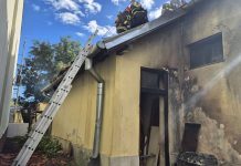 ISU Banat intervine la Dudestii Noi: clădire didactică cuprinsă de flăcări