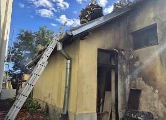 ISU Banat intervine la Dudestii Noi: clădire didactică cuprinsă de flăcări