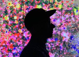 Fashion show în Piața Ocska. Designerul Dinu Bodiciu, care a creat și pentru Lady Gaga, la Asfalt Talcioc