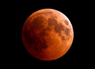 Lună roșie pe cerul României: detalii despre eclipsa totală din noaptea de duminică spre luni