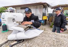 FOTO De la Glovo la modă: ONEK, tânărul care coase povești din haine uitate