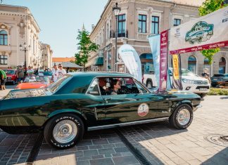Peste 130 de mașini de colecție la Retroparada Toamnei de la Timișoara. Cea mai bătrână e un Citroen Traction Avant