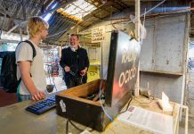 „Radioul din valiză” care a cucerit Ocska. Experimentul născut în piața de vechituri, pregătit să intre pe scena media timișoreană