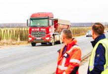 Alfred Simonis: „Nu vom mai permite supraîncărcarea camioanelor. Protejăm drumurile județului”. Demarează lucrările pe DJ 691: asfalt nou, parcări, stații de autobuz și platforme de cântărire