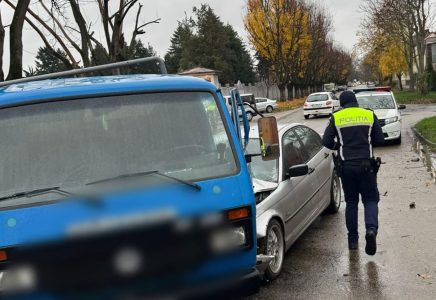 Accident în Lugoj: un bărbat rănit după o coliziune la intersecția străzilor Bega și Gheorghe Doja
