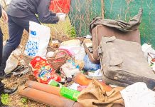 Amendă de 30.000 lei pentru o femeie care a aruncat deșeuri ilegal pe Strada Arcului din Timișoara