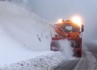 Intervenții cu utilaje grele pe DN 7A, la granița dintre Hunedoara și Vâlcea