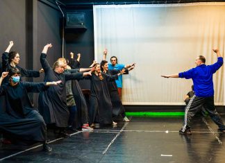 „Sister Act” ajunge la Timișoara: premieră spectaculoasă la Teatrul German de Stat