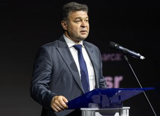 „Viitorul bunăstării nu va fi decis de tehnologie în sine, ci de calitatea educației și a relațiilor pe care alegem să le construim în jurul ei ”, observă rectorul UVT, Marilen Gabriel Pirtea, interpretând ediția 2026 a raportului „World Happiness Report”