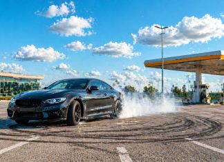 Drifturi în parcare, amendate de polițiști: șofer de 21 de ani, prins după imagini apărute online