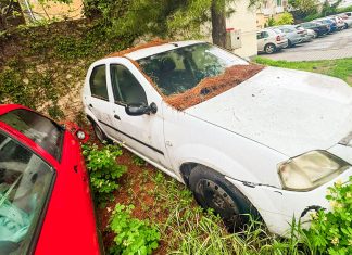 Primăria Lugoj începe ridicarea mașinilor abandonate de pe domeniul public