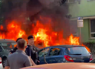 Incendiu puternic la trei mașini pe Calea Bogdăneștilor din Timișoara (video)