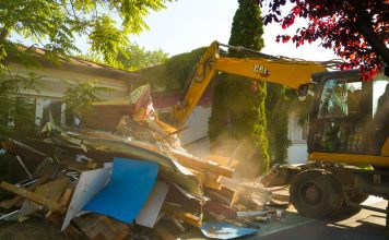 Primăria Timișoara demolează construcții ilegale de pe malul Begăi pentru extinderea unei zone de agrement (foto)