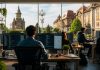Clujul angajează, Timișul pierde locuri de muncă: noua hartă a industriei IT din România