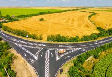 Drumul dintre Timișoara și Beregsău Mare intră pe ultima sută de metri. Asfaltarea s-a încheiat, se trasează marcajele