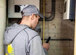 Invertor on-grid vs. off-grid vs. hibrid – care sunt diferențele și pe care îl alegi