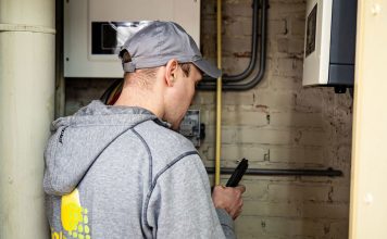 Invertor on-grid vs. off-grid vs. hibrid – care sunt diferențele și pe care îl alegi