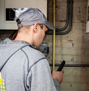 Invertor on-grid vs. off-grid vs. hibrid – care sunt diferențele și pe care îl alegi