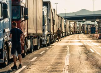 Restricții de circulație pentru automarfarele de peste 7,5 tone în Ungaria