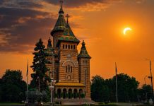 Spectacol pe cer la Timișoara. Eclipsa de Soare începe la 20:24