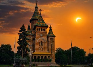 Spectacol pe cer la Timișoara. Eclipsa de Soare începe la 20:24