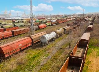 Alertă în stația Petroșani: placă de beton și componente ale unui macaz, găsite pe linie
